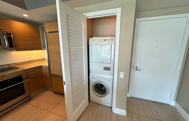 1 bed, 1.5 baths, $2,350, Unit #2505