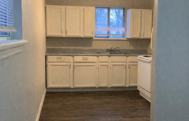 2 beds, 1 bath, 825 sqft, $875, Unit 6122-B