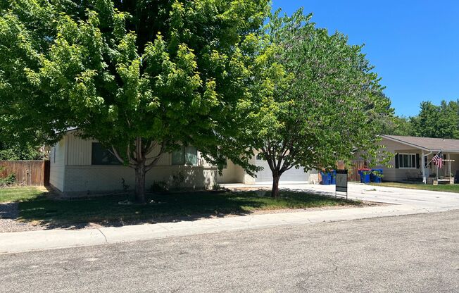 Renovated 3bd/2ba home in heart of Eagle, ID with detached Mother-in-Law Suite