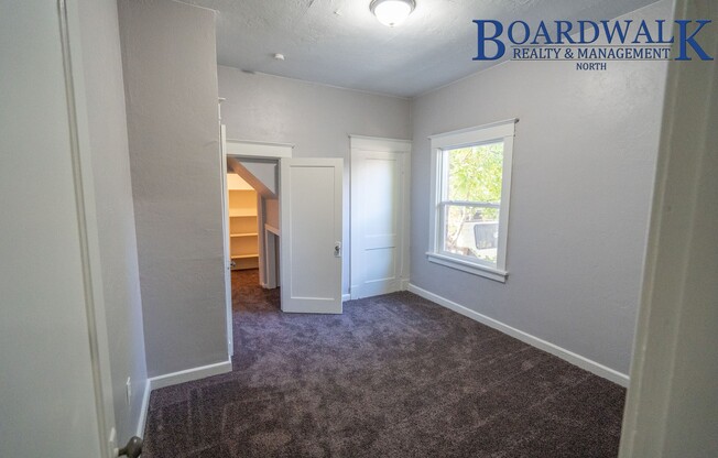 2 beds, 1 bath, 1,030 sqft, $1,100, Unit 2635 Quincy Ave