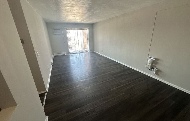 2 beds, 1 bath, 900 sqft, $995, Unit 3253-105