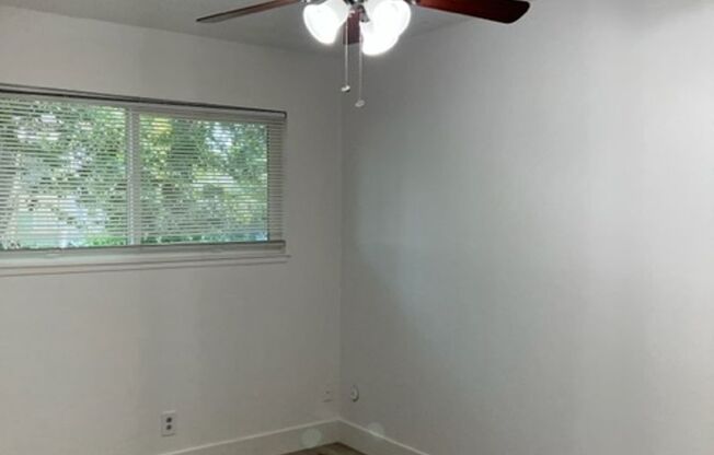 2 beds, 1 bath, $1,300