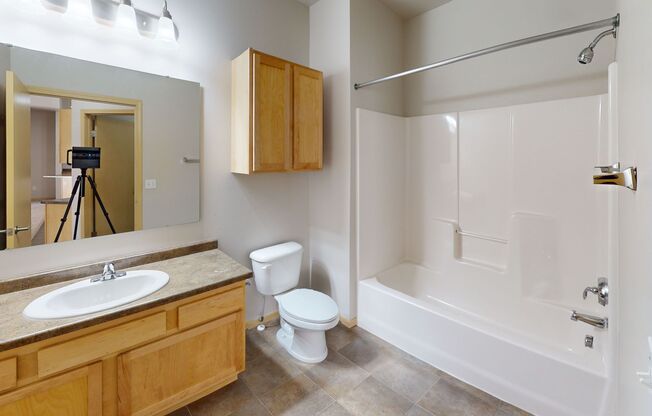 2 beds, 2 baths, 1,200 sqft, $1,295, Unit 4822-206