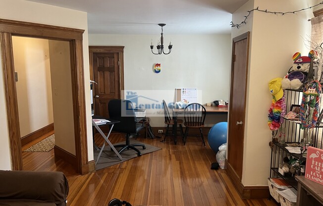 8 KING AVE