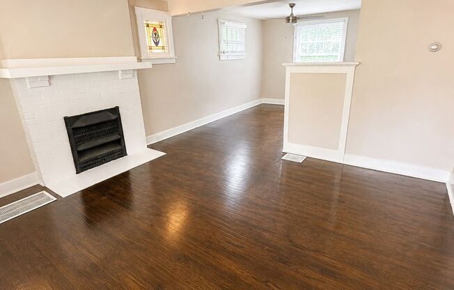 *** Mt. Lebanon Duplex for Rent with Front and Back Porch * Pet Friendly Apartment * Walk to the T * Renovated ***