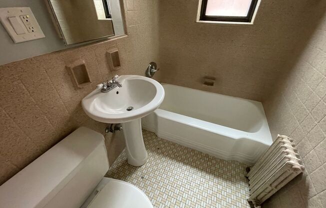 3 beds, 2 baths, 1,300 sqft, $2,599, Unit 6236 Fifth Ave. #103B