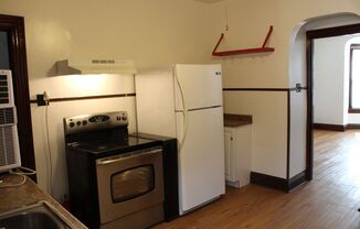 2 beds, 1 bath, $1,295, Unit 2nd floor