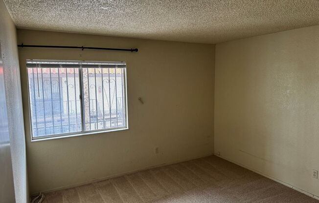 2 beds, 1 bath, $900, Unit # 112