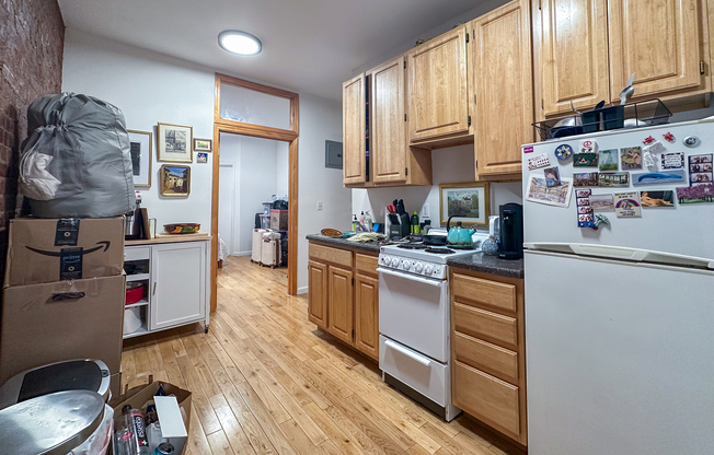 215 E 5 ST