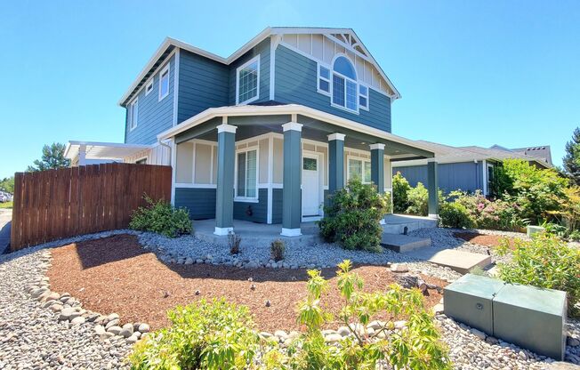 Pet Friendly 3 Bed / 2.5 Bath Home Near I-5