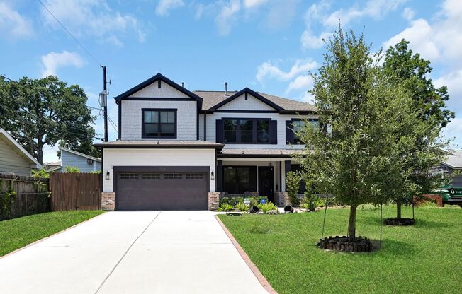 Timeless Elegance in Oak Forest: A Stylish Blend of Tradition and Modernity Awaits in This Charming Home!