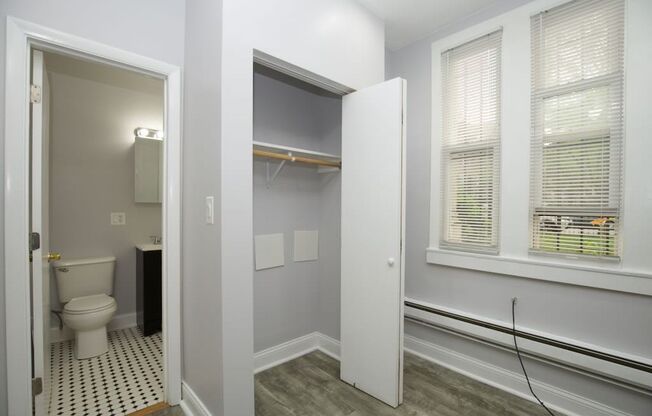 Studio, 1 bath, $995, Unit 101