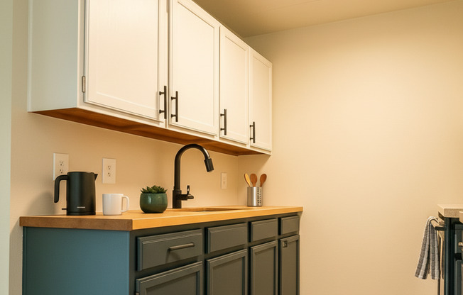 2 beds, 1 bath, 950 sqft, $1,325, Unit Unit 213