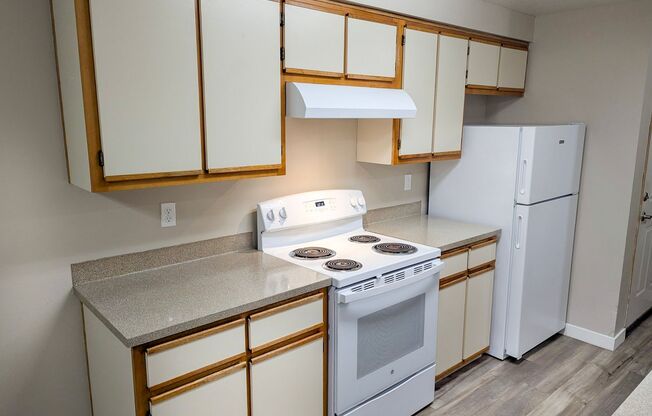 South Salem Apartment Complex With Washer/Dryer Hookups! ~ Silverwood