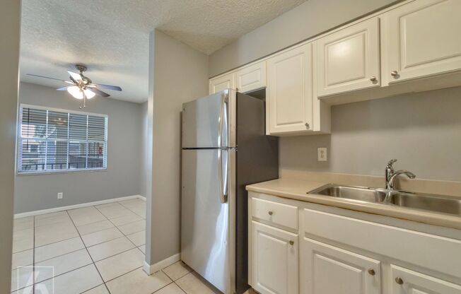 2 beds, 1 bath, 825 sqft, $1,095, Unit 916#A205