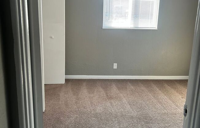 2 beds, 1 bath, 750 sqft, $1,095, Unit B10 1015 12