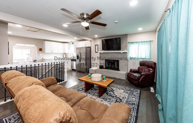 Cozy Updated 4-Bedroom House in Southwest Colorado Springs