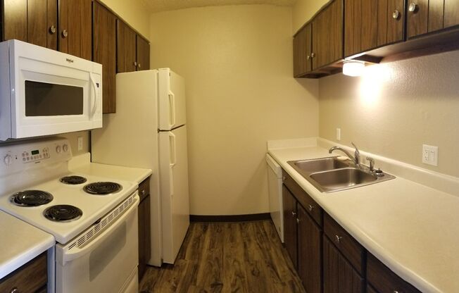 2 beds, 1 bath, 1,032 sqft, $1,045, Unit 1037C