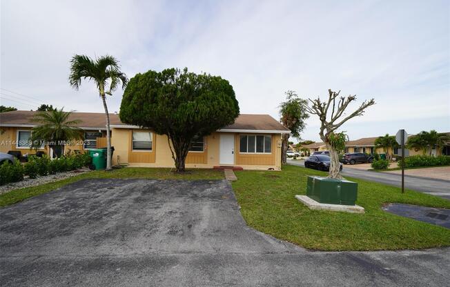 7182 SW 152 CT