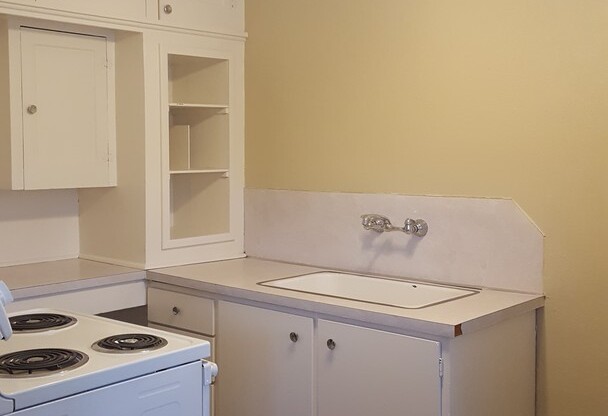 Studio, 1 bath, 500 sqft, $1,100, Unit 208