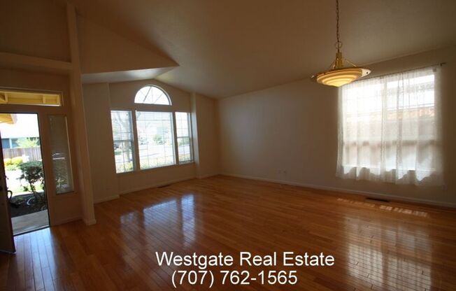 Beautiful single level 3/2 home located in east Petaluma - 1672 Sequoia Drive