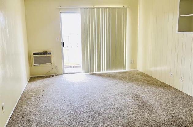 4366 MENLO AVE