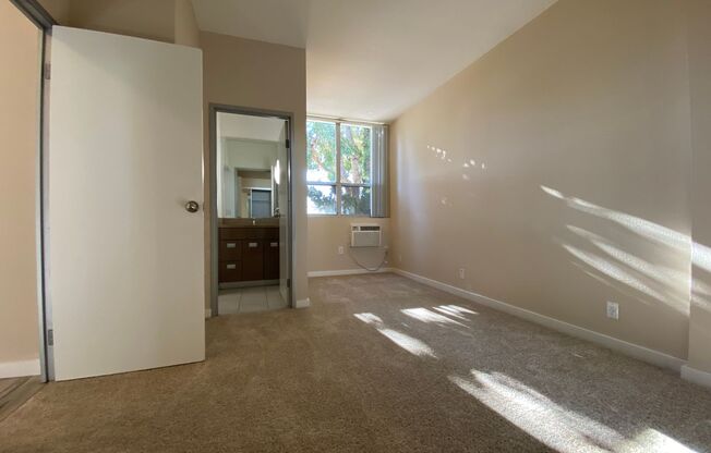 2 beds, 1 bath, 720 sqft, $2,195, Unit 164