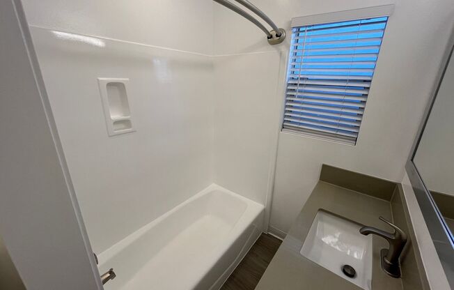 2 beds, 1 bath, 637 sqft, $2,798, Unit 215