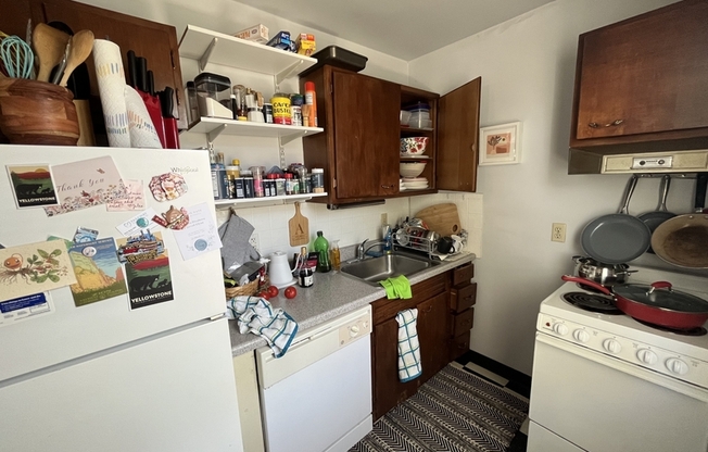 156 W 8 AVE