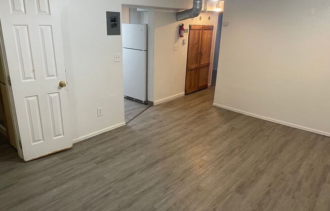 2 beds, 1 bath, 864 sqft, $1,200, Unit Unit 1/2