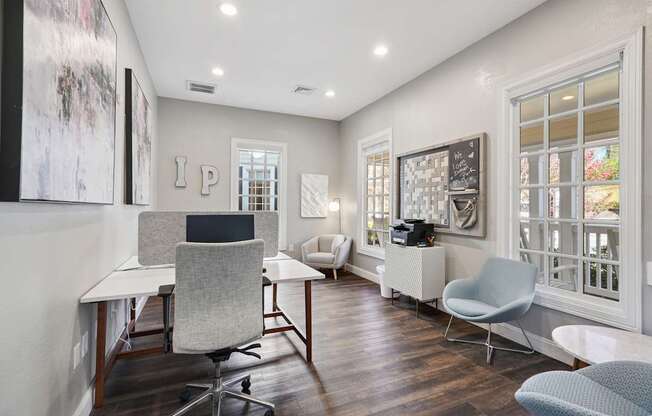 A room with a desk and chairs.