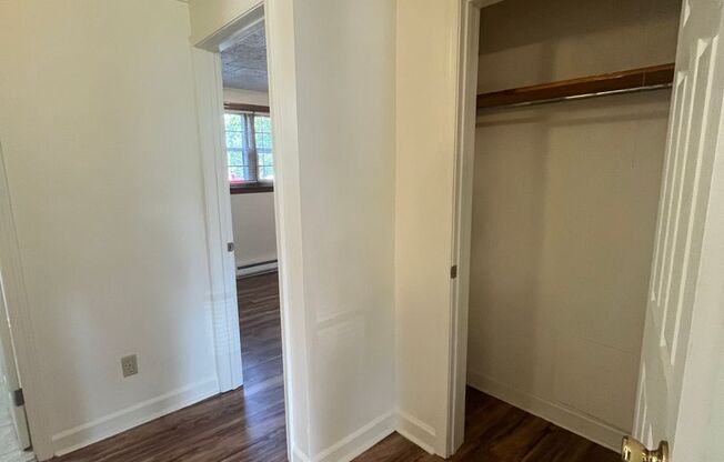 2 beds, 1 bath, 903 sqft, $1,140, Unit M-9