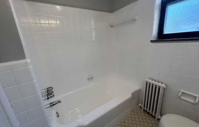 2 beds, 1 bath, 800 sqft, $1,790, Unit 6236 Fifth Ave. #201A