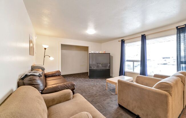 3 beds, 2 baths, $450, Unit 1 - B -Shared 2