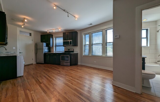 2235 W WILSON AVE