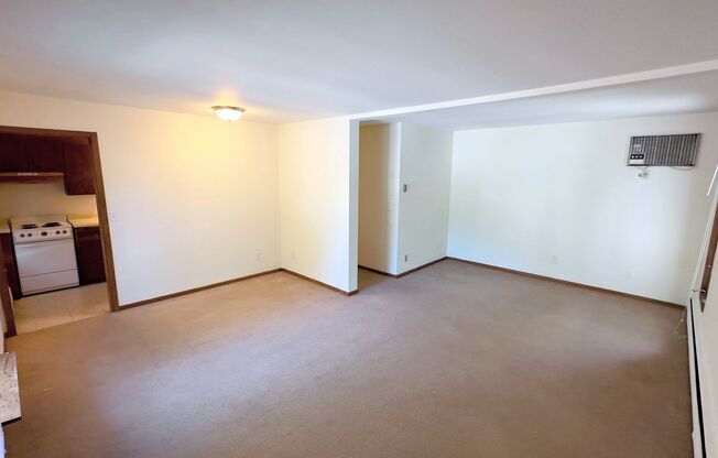 2 beds, 1 bath, $1,350, Unit 3