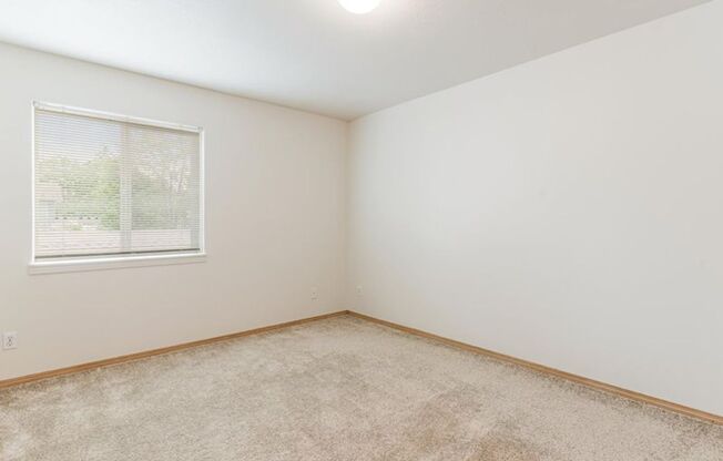 3 beds, 2 baths, 1,018 sqft, $1,995, Unit 10