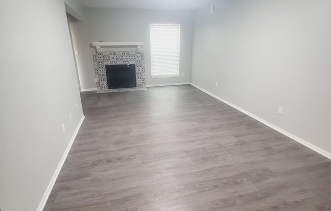 2 beds, 1 bath, 956 sqft, $1,350, Unit 3915-1C