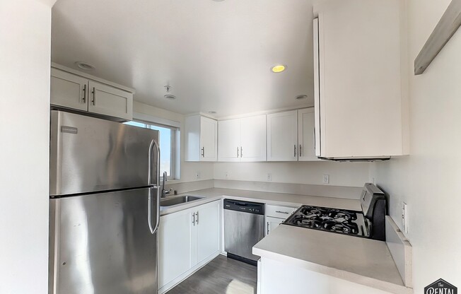 4980 S CENTINELA AVE