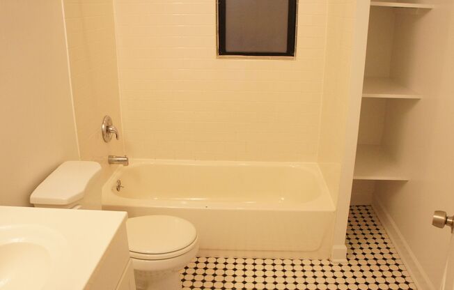 2 beds, 1 bath, 903 sqft, $2,595, Unit 2134-1R