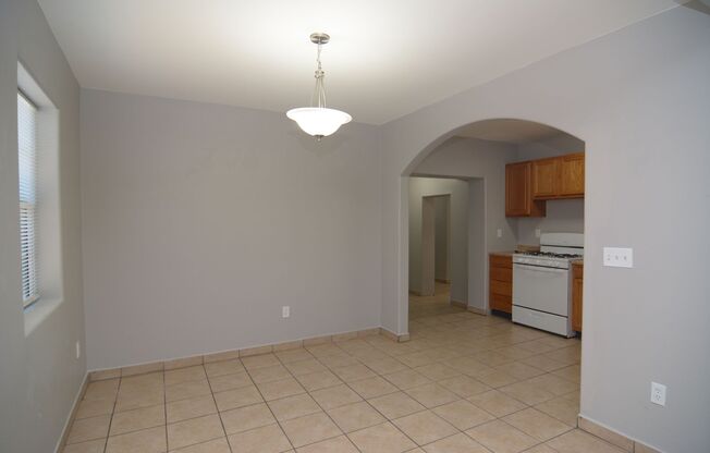 Huge 4 Bedroom 2 Bath House! Close to the UofA!