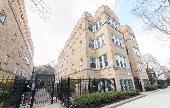 3 beds, 1 bath, 1,000 sqft, $2,195, Unit 1832 - 2B