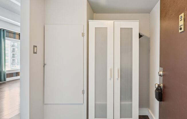"PRICE DROP!!!!"  Stunningly Updated 1bed 1bath Townhome with Premium Finishes