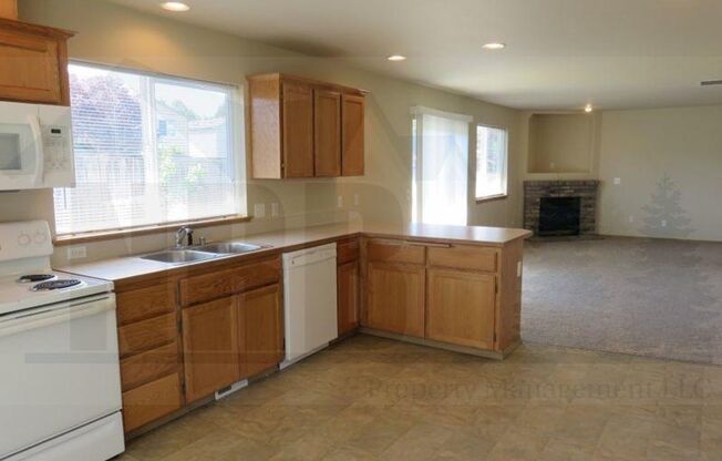 Stunning 4 bd House in Puyallup! $500.00 Move In Credit!