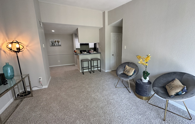 1 bed, 1 bath, 697 sqft, $899