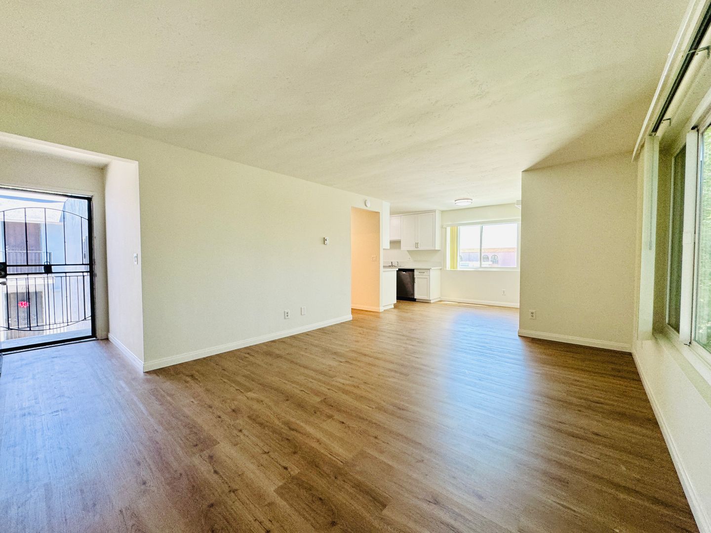 Newly Renovated Pacific Beach Condo 2BD/1BA Available Now!