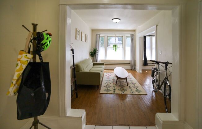 1 bed, 1 bath, 720 sqft, $1,950, Unit G