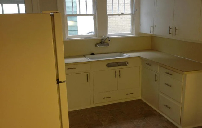 3 beds, 1 bath, $2,295