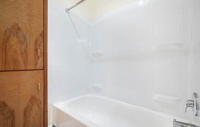 Studio, 1 bath, 400 sqft, $1,150, Unit A09