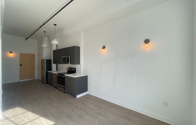 1 bed, 1 bath, 697 sqft, $1,395, Unit Unit 104